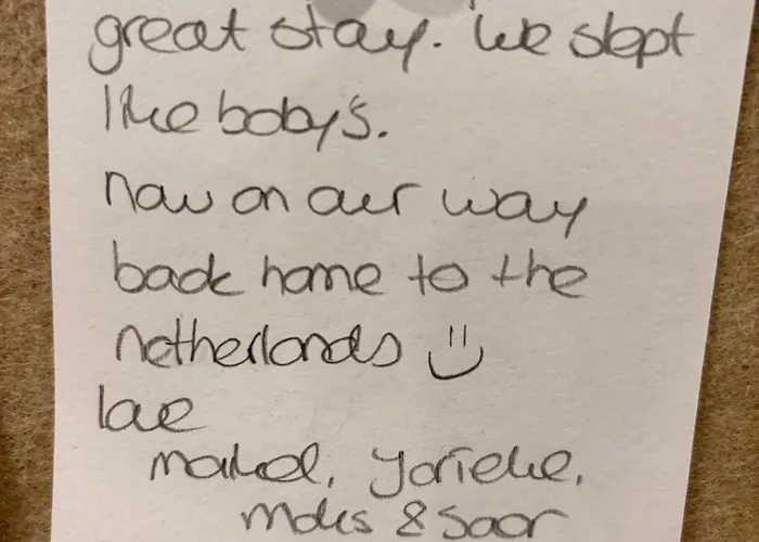 La-huettenfeld Erdgeschoss アパート